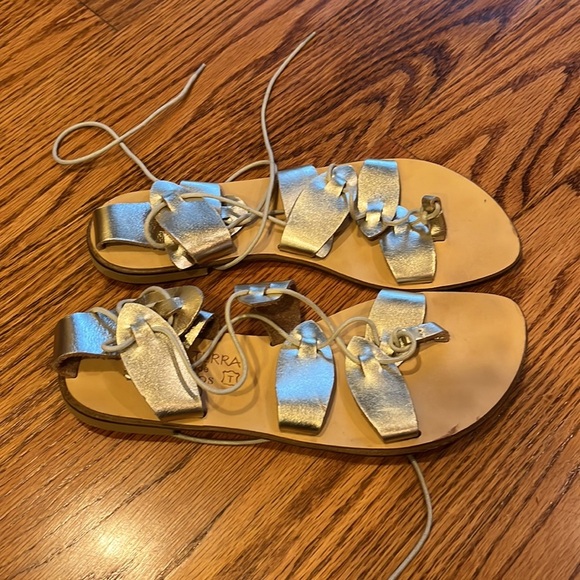 Mater Terra Woman’s Silver Sandals Size 40 - Picture 4 of 7
